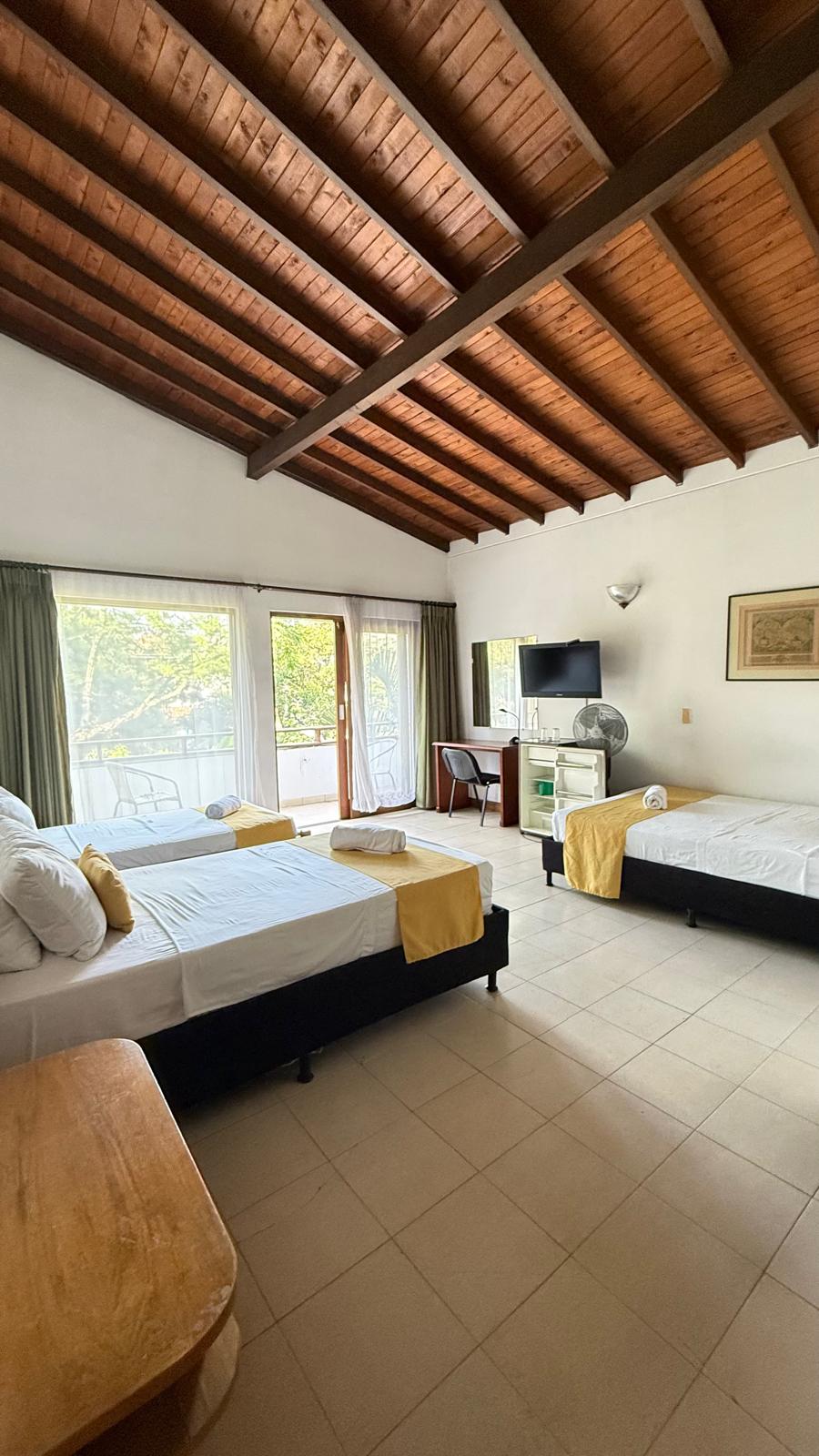 Triple 1 Cama Doble 1 Sencilla